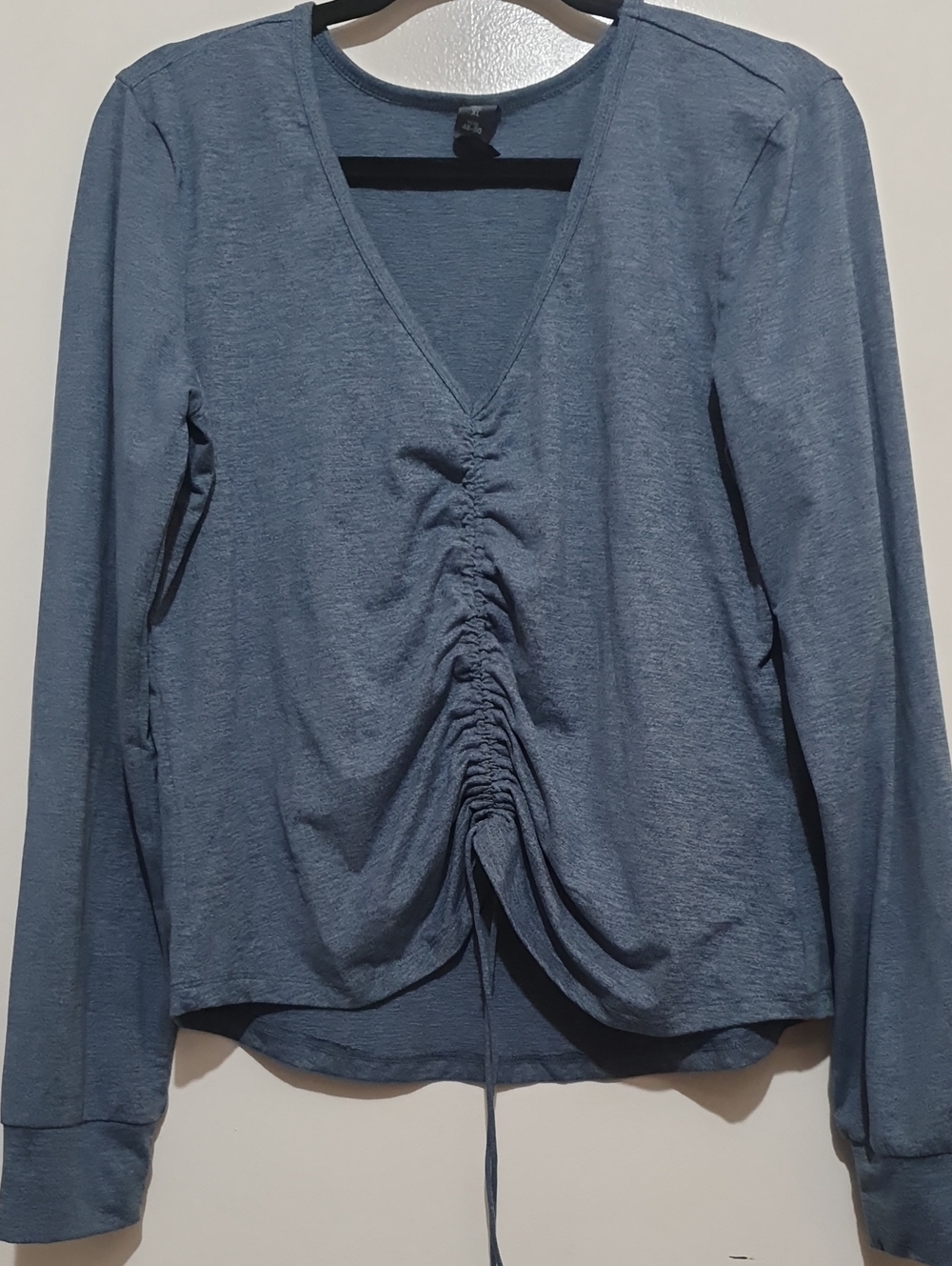 Zobha Women's Blue Ruched V-Neck Long Sleeve Top
